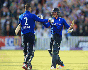 Roy and Hales run riot against Sri lanka
