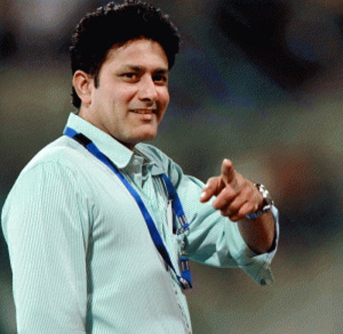 Kumble wants Indian bowlers to think as leaders