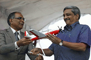 Parrikar lauds HAl, ADA on induction of Tejas planes