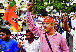 Hindu priest, Buddhist murdered in B'desh