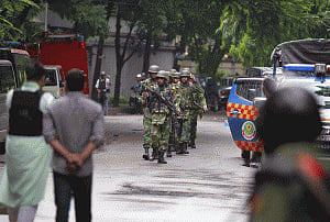 Bangladesh hostage crisis ends, militants killed