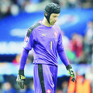 Cech retires from Int'l football