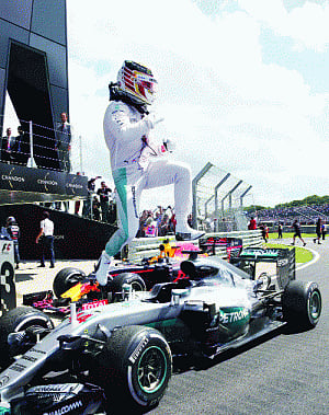 lewis snatches home GP