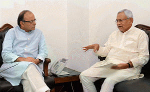 Jaitley meets Nitish; to court TRS, TDP leaders for GST