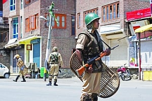 Shutdown, curfew continue; peace eludes Valley
