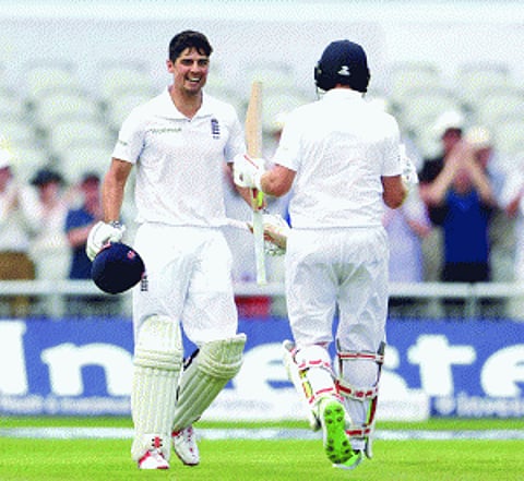 Ton-up Cook falls as Amir answers boos