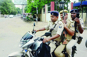 No laws to arrest neighbours: Nitish