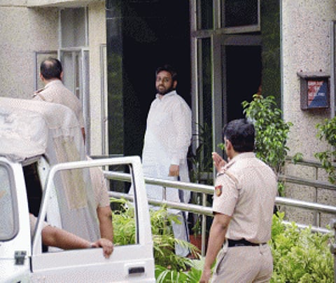 Court grants bail to AAP MlA, warns him not to threaten woman