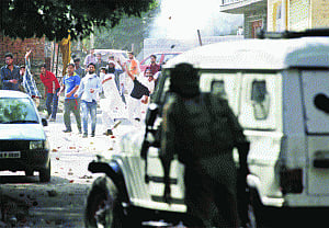 Kashmir on edge on crucial Friday