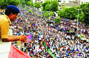 Una protester succumbs, stokes Dalits' agitation