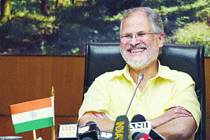 If you have civic issues go to l-G: AAP to people