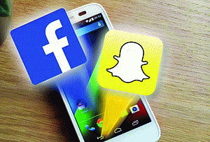 Facebook testing Snapchat-like camera feature