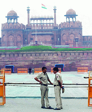 2 Cameras worth Rs 2 cr, 35 tyre killers... to guard red fort