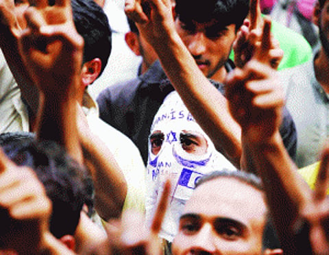 5 dead as Kashmir refuses to cool