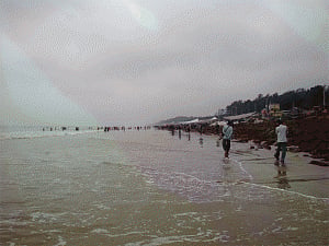 3 killed as storm lashes Kolkata, coastal Bengal