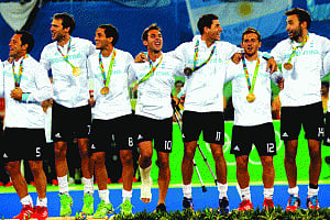 Argentina win first men's hockey Gold