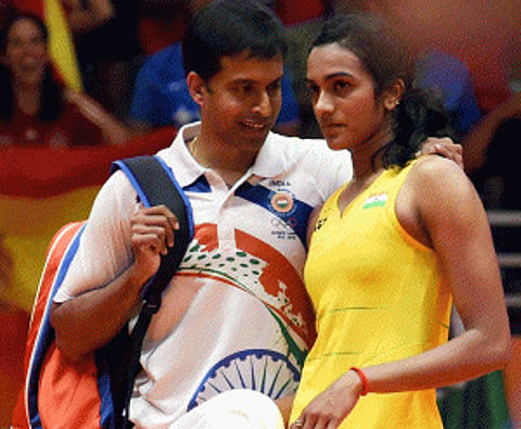Will return Sindhu's phone, let her enjoy an ice-cream: Gopi