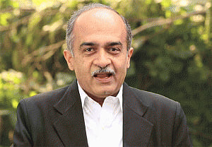 Bhushan fires fresh salvo at Kejriwal over liquor policy