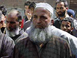 Discussed Kashmir situation with Sri Sri: Burhan Wani's father