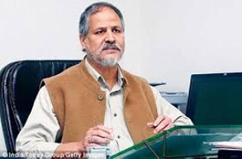l-G declares fresh jung on Delhi Govt
