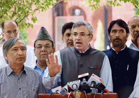 Mehbooba should have released Hurriyat leaders: Omar