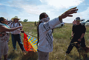 Oil pipeline protest turns violent in southern North Dakota