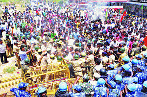 Cauvery rage unabated, K'taka CM seeks PM's help