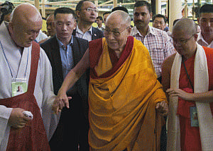 Dalai lama urges talks with Islamic State, help for refugees