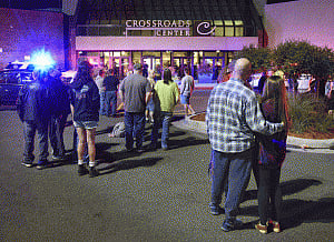 Eight injured in Minnesota mall stabbing, suspect shot dead