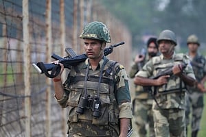 Pak troops target Indian posts, civilian areas in Akhnoor