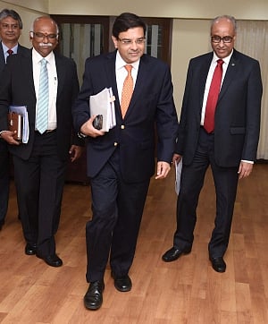 RBI debuts rate policy by consensus