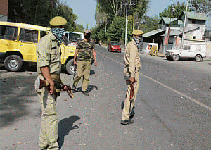 Curfew imposed in parts of Srinagar ahead of Friday prayers