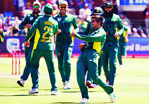 Oz fall to Proteas' back-up bowlers