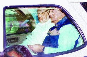Karuna questions Guv's move, stands isolated