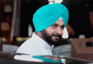 Akalis take dig at Amarinder for 'welcoming' Sidhu