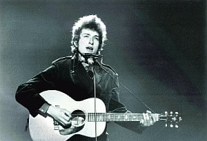 The Tambourine Man gets his applause