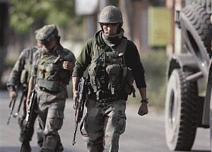 Militants decamp with service rifles of policemen