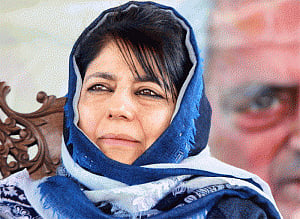 Mehbooba for de-escalation of situation on borders