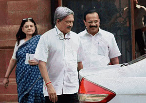 Why bind ourselves to 'no first use policy', says Parrikar on India's nuke doctrine