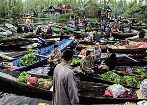 Markets coming back to life, banks witness rush in Kashmir