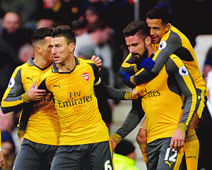 Giroud breaks United's heart