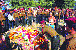 Army hits back, 3 Pak soldiers killed