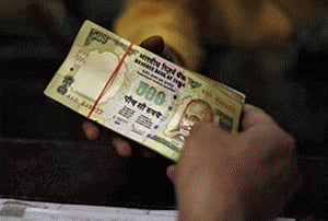 Govt extends exemptions on use of old Rs 500 note till Dec 15