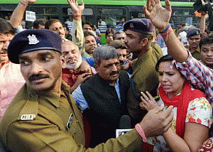 Kejriwal's 3-day deadline on demonetisation fizzles out: BJP