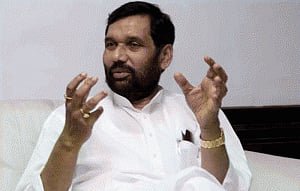 Cashless transactions to catch up gradually: Paswan