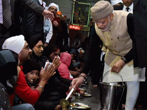 Modi serves langar at Golden Temple