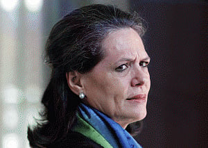 Cong has a lot to hide in chopper scam,Sonia should reply:Govt