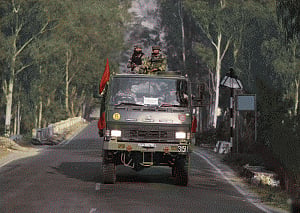 Army convoy attacked in Pampore