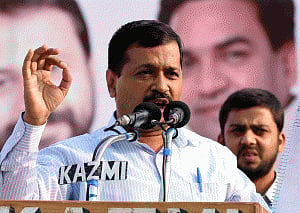 Kejriwal attacks PM, Cong over note scrapping