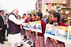 Where's earthquake? Modi mocks Rahul
